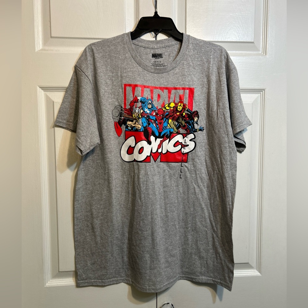 NWT Marvel Group Shot Gray Short Sleeve Graphic T-Shirt Adult Size L Large